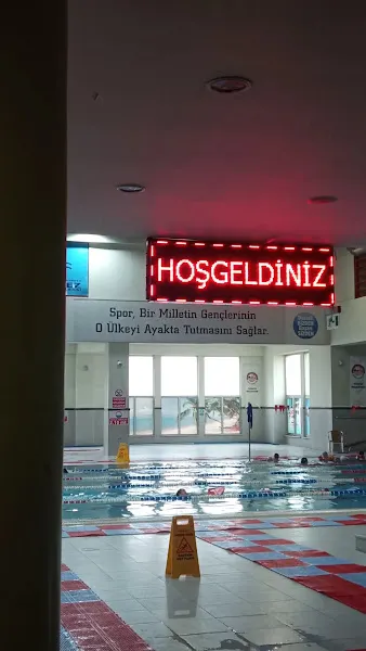 Körfez Belediyesi Yüzme Havuzu Ve Spor Kompleksi — fotoğraf 2