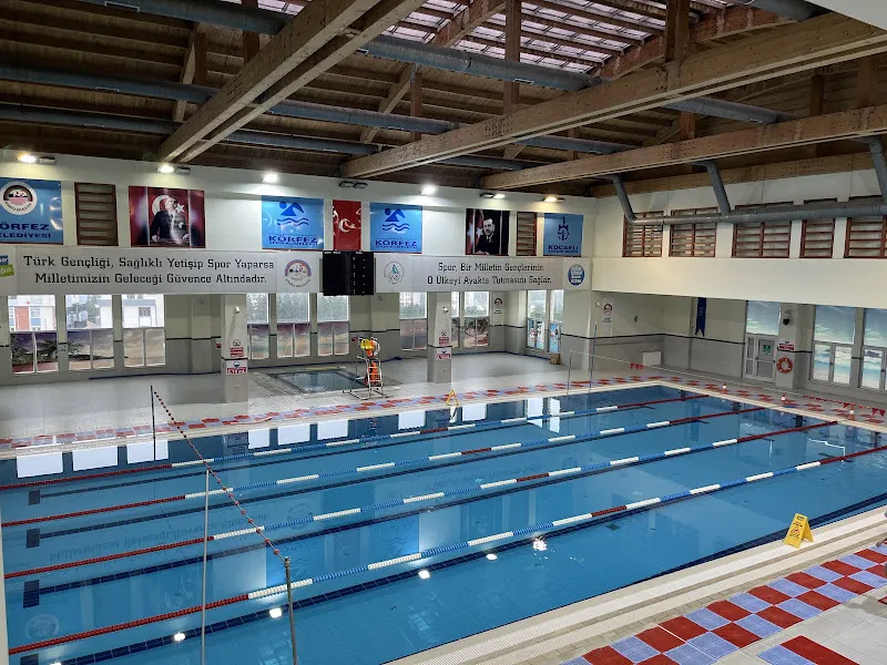 Körfez Belediyesi Yüzme Havuzu Ve Spor Kompleksi — fotoğraf 1